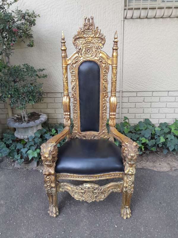 A 20th Century French Style Carved and Gilded King / Throne Armchairs Upholstered in Leather