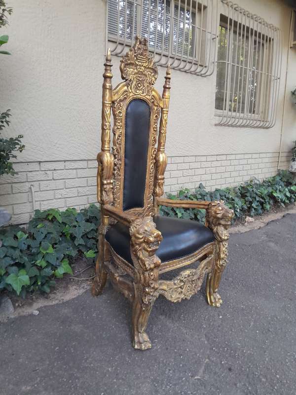 A 20th Century French Style Carved and Gilded King / Throne Armchairs Upholstered in Leather