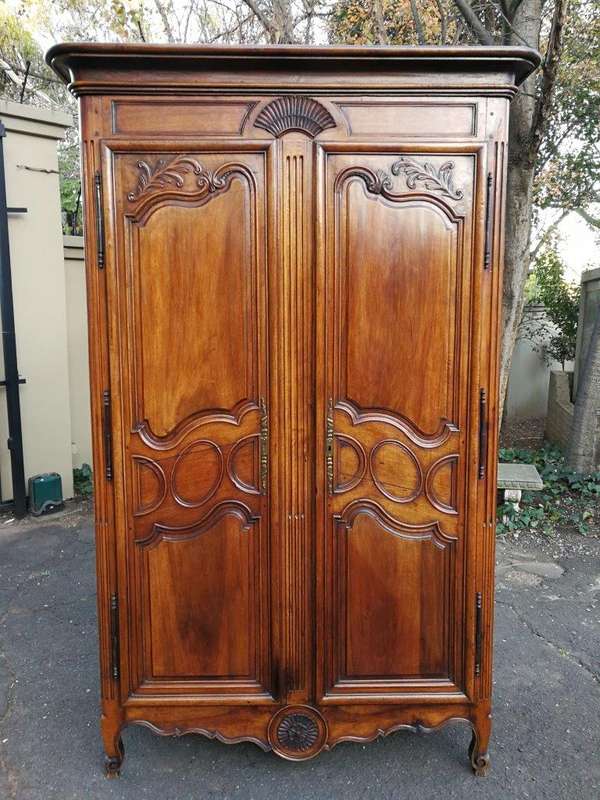 A Late 18th/early 19th century French Provincial Oak Armoire