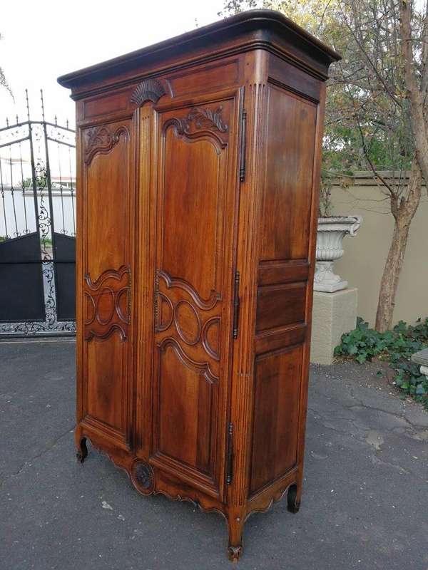 A Late 18th/early 19th century French Provincial Oak Armoire