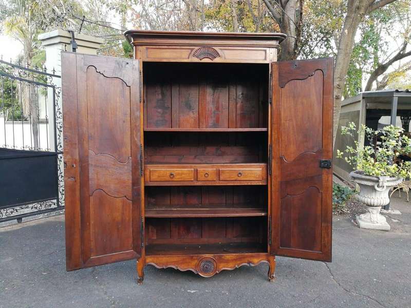 A Late 18th/early 19th century French Provincial Oak Armoire