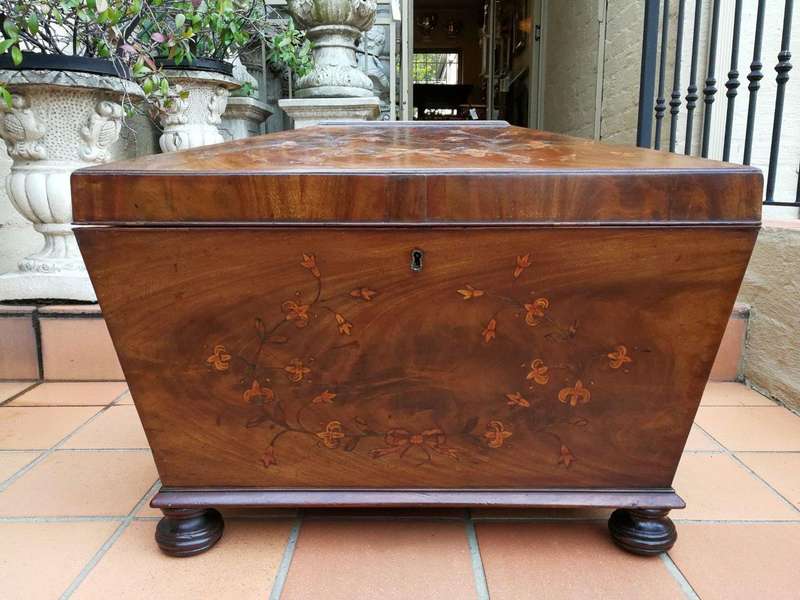 A Georgian Flamed Mahogany and Inlaid Cellarette