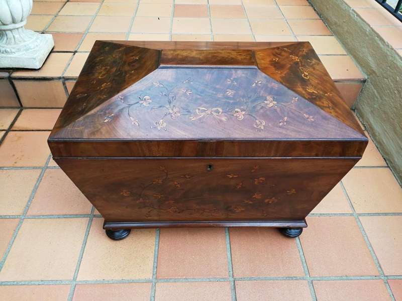 A Georgian Flamed Mahogany and Inlaid Cellarette