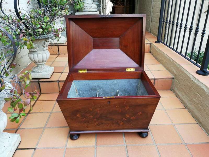 A Georgian Flamed Mahogany and Inlaid Cellarette