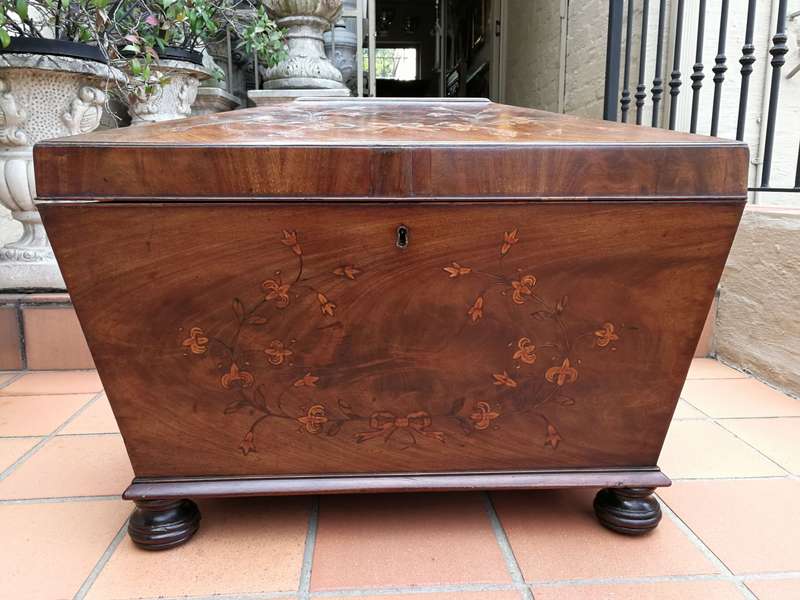 A Georgian Flamed Mahogany and Inlaid Cellarette