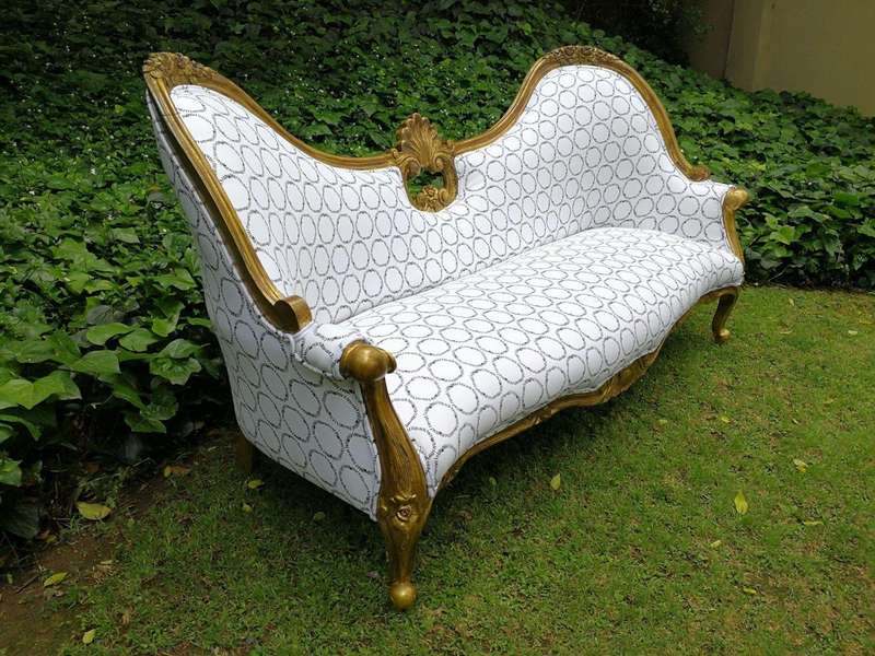 A 20th century, Victorian-style Gilt-painted Carved settee