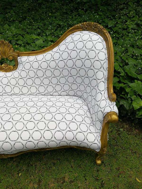 A 20th century, Victorian-style Gilt-painted Carved settee