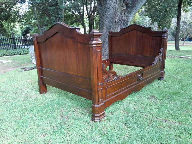 A French Mahogany Lit Bateau Daybed / Bed