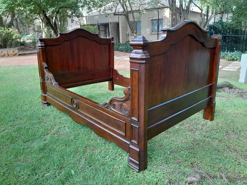 A French Mahogany Lit Bateau Daybed / Bed