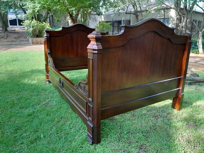 A French Mahogany Lit Bateau Daybed / Bed