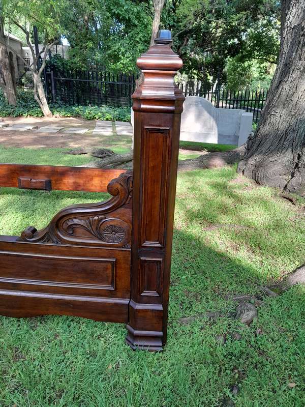 A French Mahogany Lit Bateau Daybed / Bed
