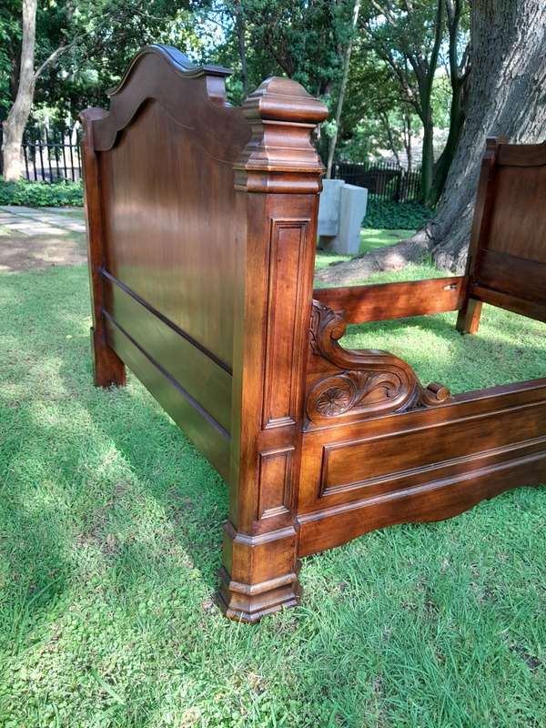 A French Mahogany Lit Bateau Daybed / Bed