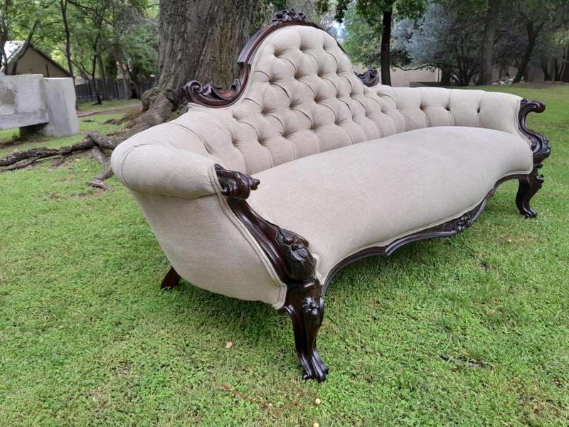 An Antique Victorian Mahogany Settee