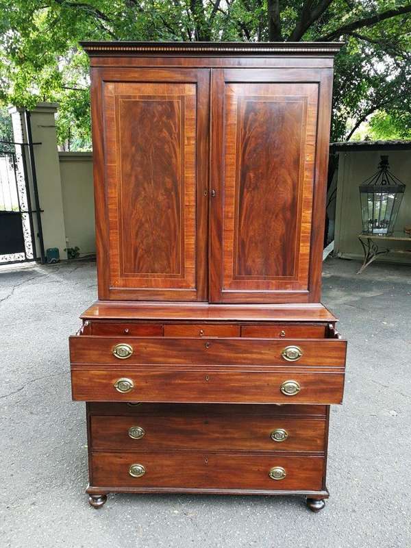 A Mid 19th Century Victorian Mahogany Secretaire. The interior fitted with a gilt-tooled green le...