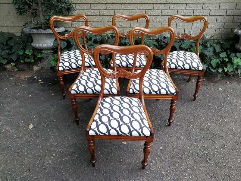 A 19th Century Circa 1890 Set Of Six Victorian Mahogany Bustle Back Chairs
