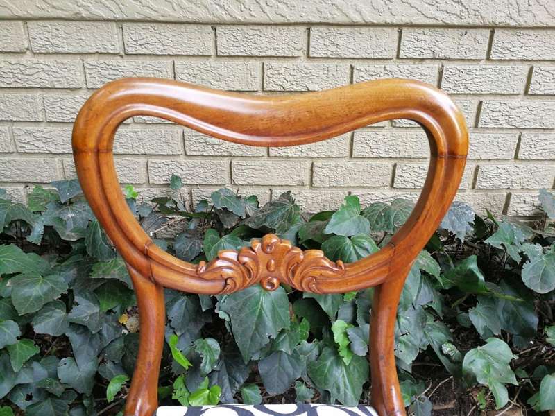 A 19th Century Circa 1890 Set Of Six Victorian Mahogany Bustle Back Chairs