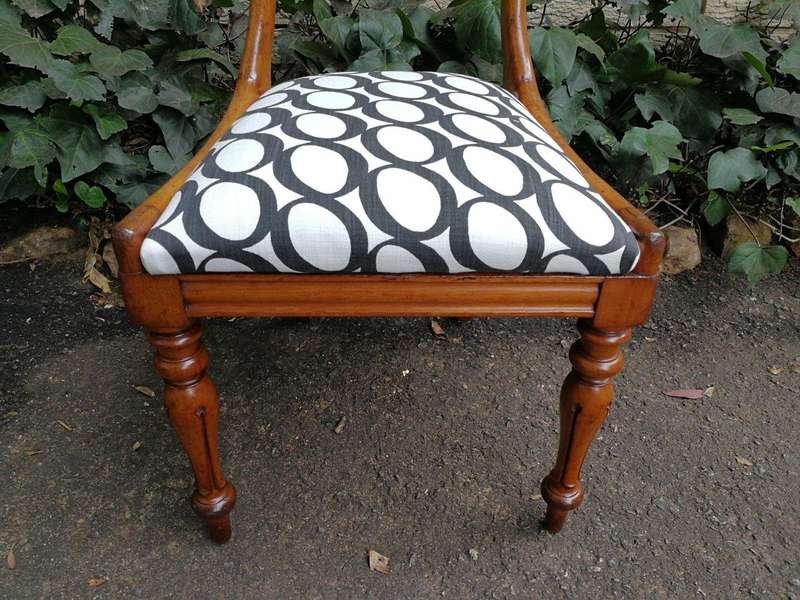 A 19th Century Circa 1890 Set Of Six Victorian Mahogany Bustle Back Chairs