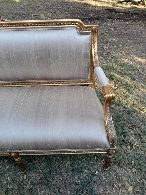 A 20th Century French Style Carved Gilt Wood Settee