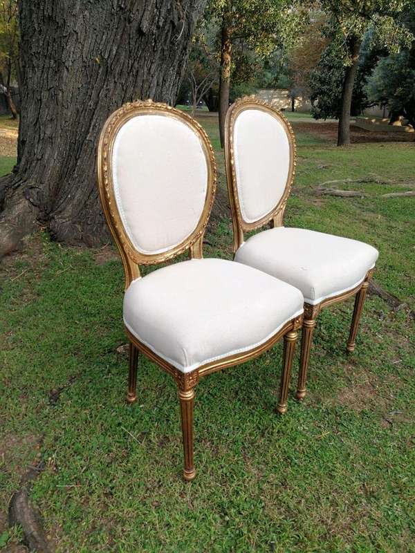 A French Balloon-Back Ornate Chair On Fluted Legs Gilded Dining Chair (Single)
