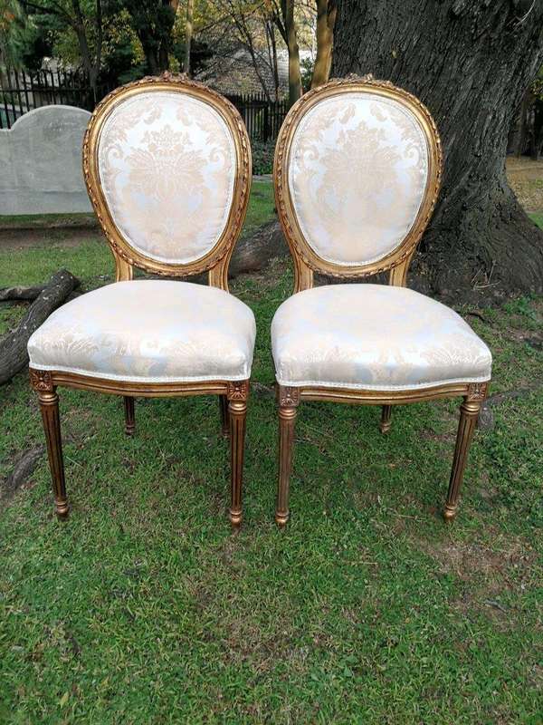 A French Balloon-Back Ornate Chair On Fluted Legs Gilded Dining Chair (Single)