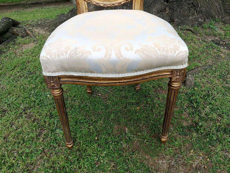 A French Balloon-Back Ornate Chair On Fluted Legs Gilded Dining Chair (Single)