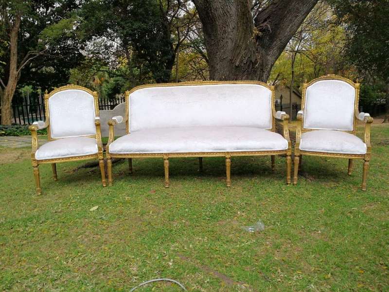 A French Style Giltwood Ornate 3 Piece Longue Suite On Fluted Feet
