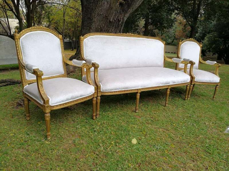 A French Style Giltwood Ornate 3 Piece Longue Suite On Fluted Feet