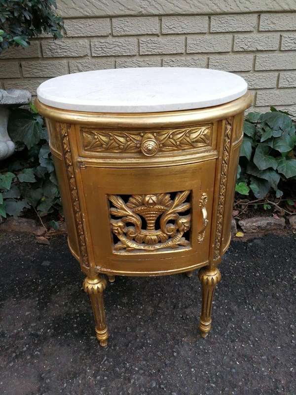 A Pair of French Style Ornately Carved Giltwood Pedestals/Side Tables with Marble Tops