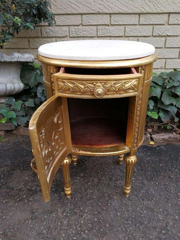 A Pair of French Style Ornately Carved Giltwood Pedestals/Side Tables with Marble Tops