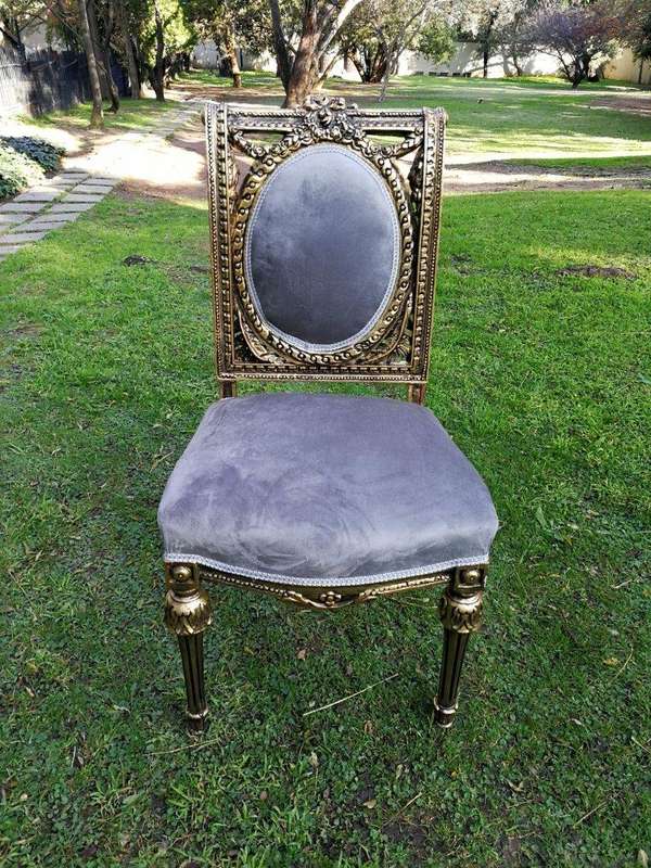 A French Style Ornately Carved and Gilded Dining Chair (Single chair)