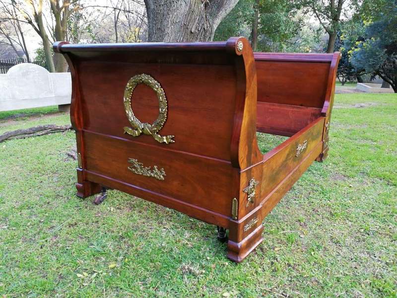 An Early 20th Century French Mahogany Lit Bateau Daybed/Bed With Gilt-Brass And Castors