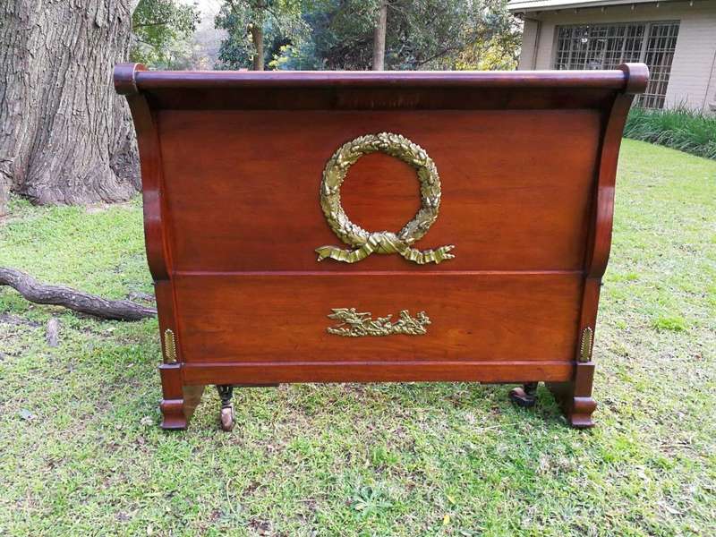 An Early 20th Century French Mahogany Lit Bateau Daybed/Bed With Gilt-Brass And Castors