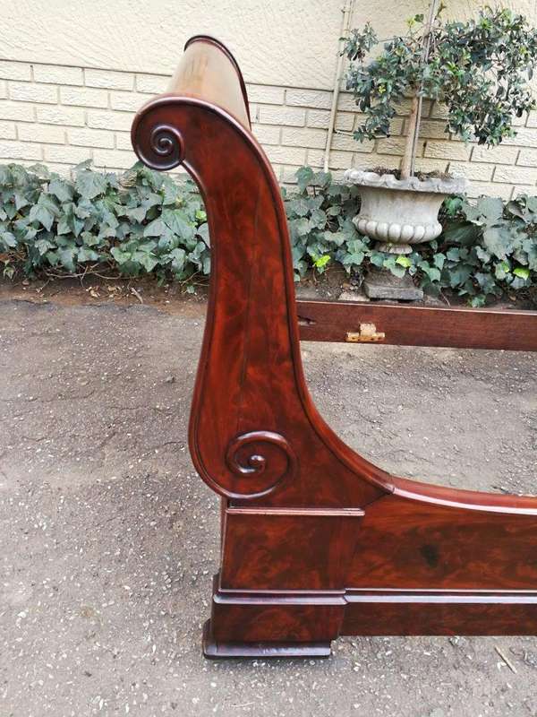 A 19th Century French Mahogany Lit Bateau/Day-Bed