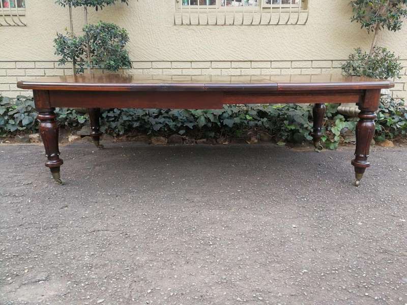 A 19th Century Late Victorian Mahogany Extending Dining Table on Brass Castors with Crank Handle