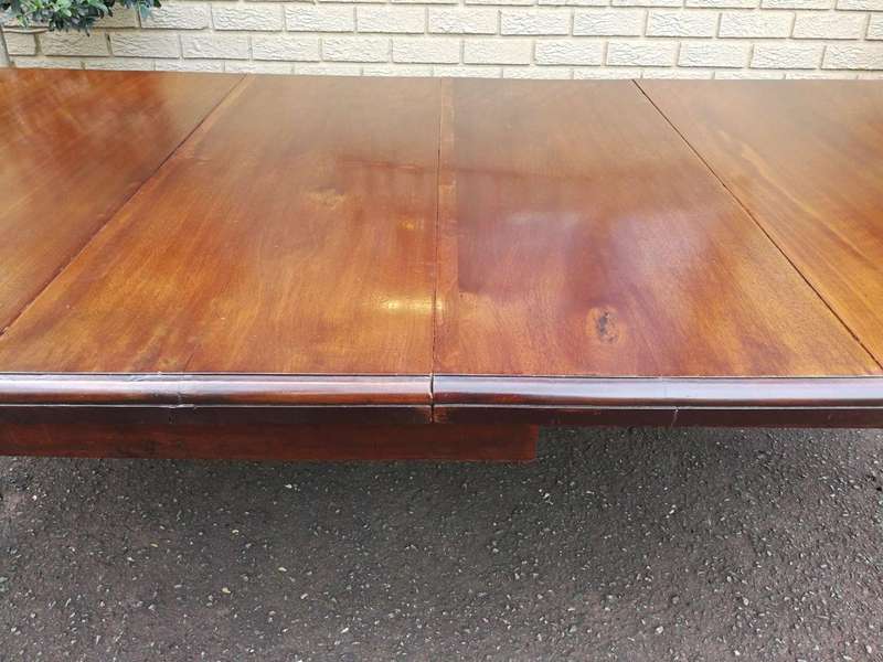 A 19th Century Late Victorian Mahogany Extending Dining Table on Brass Castors with Crank Handle