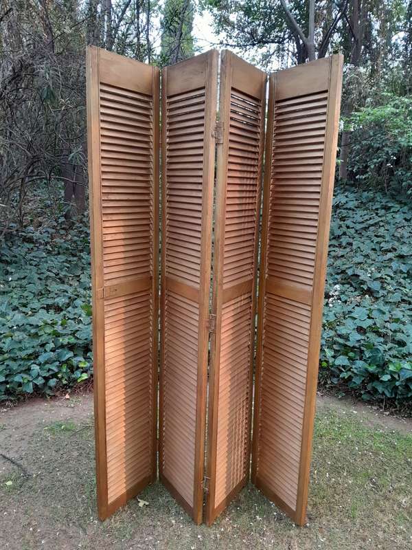 An Early 20th Century Hand Gilded Wooden Floor Screen