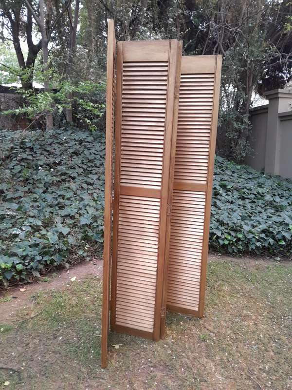 An Early 20th Century Hand Gilded Wooden Floor Screen