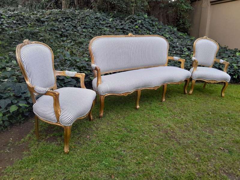 A 20TH Century French-style Carved and Giltwood Settee and a Pair of Armchairs upholsterd in a Co...