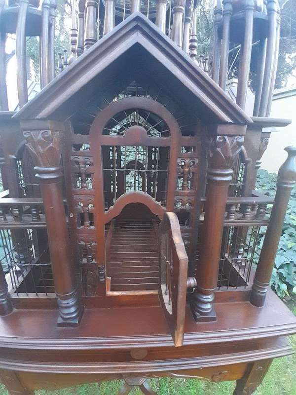 A 20th Century Victorian Style Bird Cage    Dimensions:) R23800