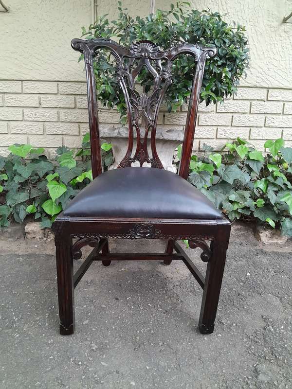 A 20th Century Set of Ten English Mahogany Chippendale Style Chairs with Leather Upholstered Seats