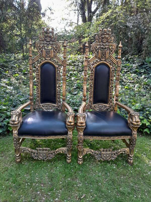 A 20th Century Pair Of French Style Carved and Gilded King / Throne Armchairs Upholstered in Leather