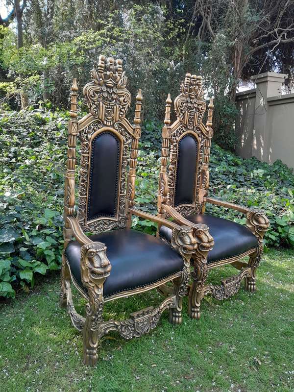 A 20th Century Pair Of French Style Carved and Gilded King / Throne Armchairs Upholstered in Leather