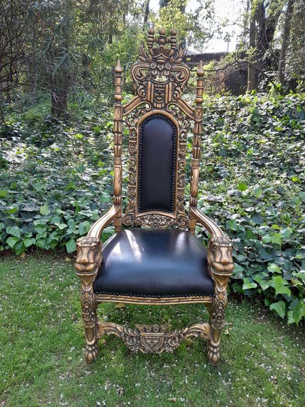 A 20th Century Pair Of French Style Carved and Gilded King / Throne Armchairs Upholstered in Leather