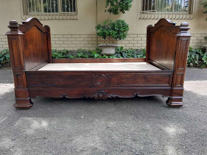 An Antique / 20th Century French Empire Style Louis Xlv Maple Wood  Lit Bateau / Bed / Daybed