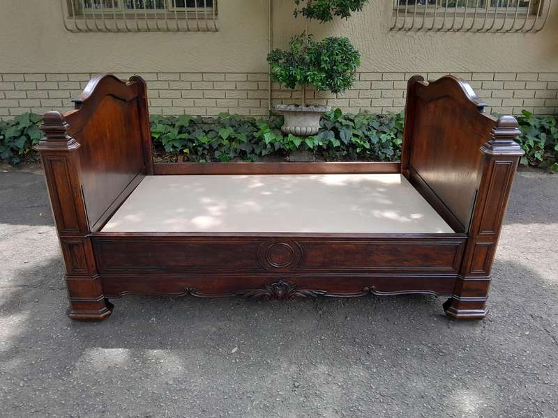 An Antique / 20th Century French Empire Style Louis Xlv Maple Wood  Lit Bateau / Bed / Daybed