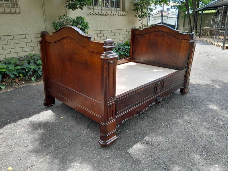 An Antique / 20th Century French Empire Style Louis Xlv Maple Wood  Lit Bateau / Bed / Daybed