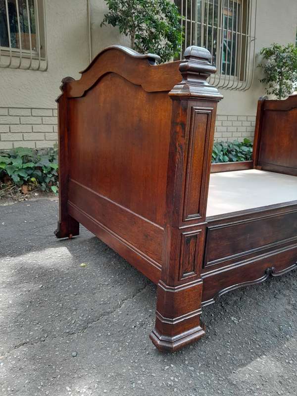 An Antique / 20th Century French Empire Style Louis Xlv Maple Wood  Lit Bateau / Bed / Daybed
