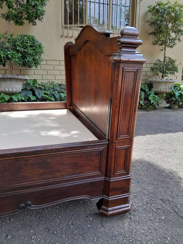 An Antique / 20th Century French Empire Style Louis Xlv Maple Wood  Lit Bateau / Bed / Daybed