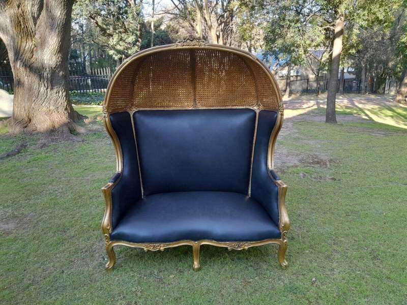 A French Style Carved And Gilded Rattan Wooden Double Seater Dome Chair / Canopy Settee ( Modelle...