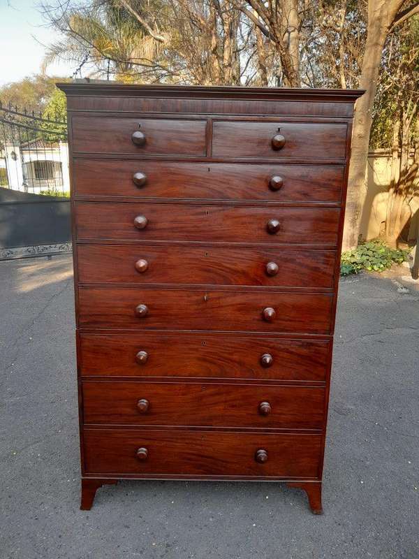 A Circa 1790 Mahogany Tall Boy / Chest On Chest With Wooden Knobs. Certified Georgian By The Brit...